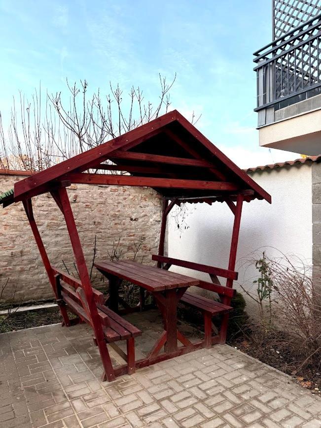 Kuriozum Vendeghaz Hotel Szeged Exterior photo