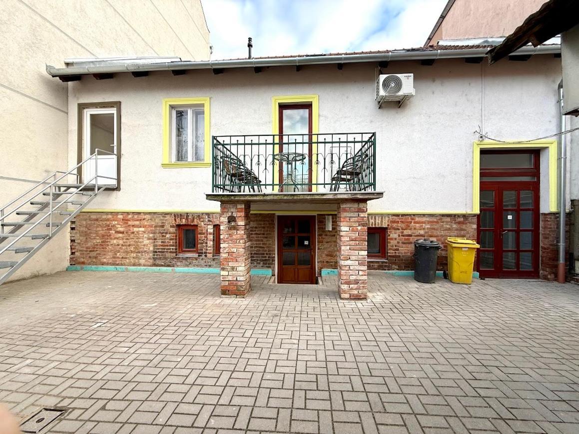 Kuriozum Vendeghaz Hotel Szeged Exterior photo
